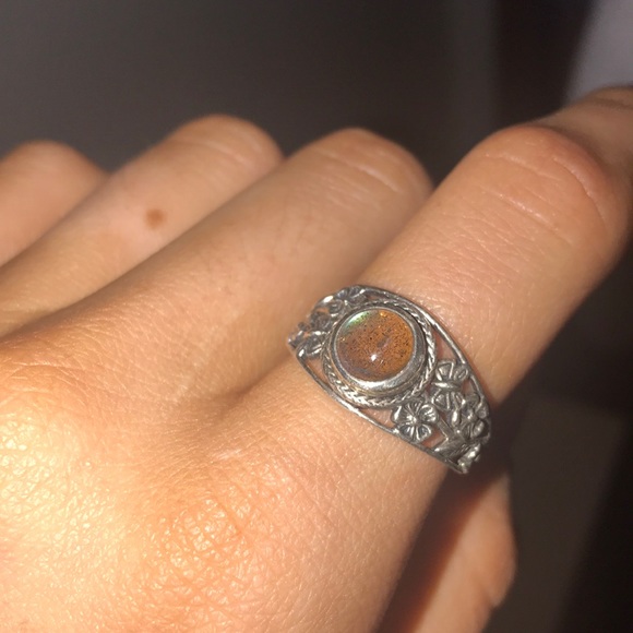 Beautiful Unique Labradorite Ring! - Picture 2 of 4